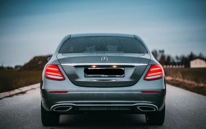 Mercedes-Benz Klasa E cena 139000 przebieg: 161000, rok produkcji 2016 z Koszalin małe 277